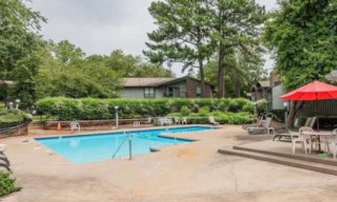 Charlotte Condo | Cotswald condo 5 min to uptown….30%off