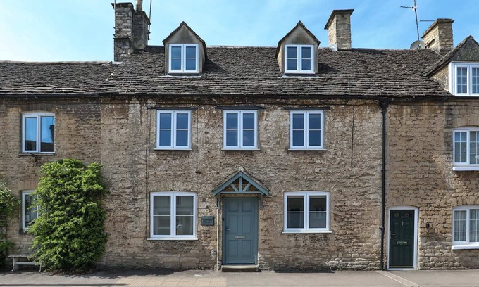 Tetbury House | Cotswold Stone Cottage with 3 Ensuites and Central location Coombers Mead Cottag