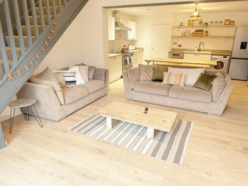Stroud House | Cotswolds-Stroud-Comfy 4 bed house-Sleeps 10-Free Parking-Wifi