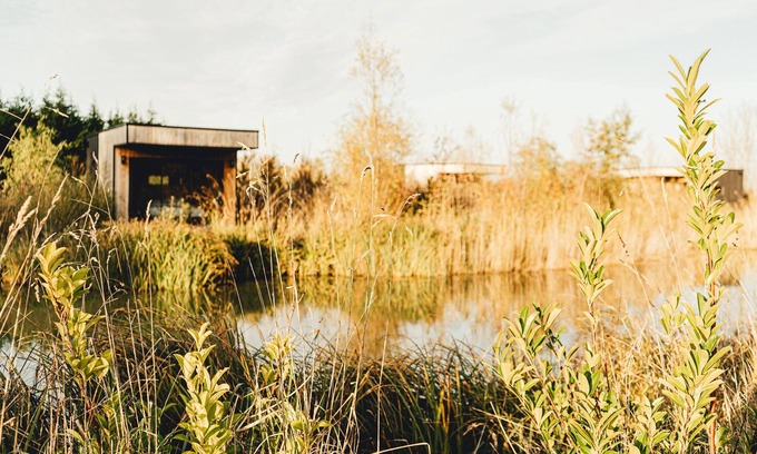 Saint-Quentin-en-Tourmont Apartment | Cottage by the water
