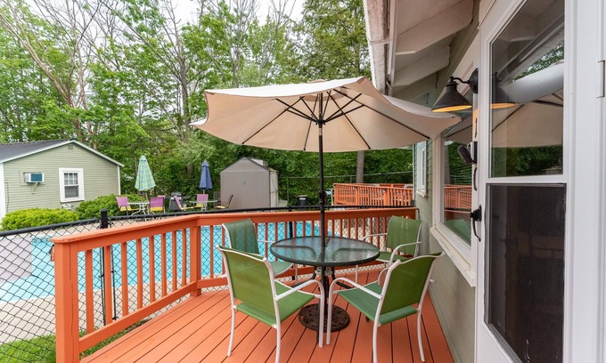 Weirs Beach Cabin | Cottage 11 Summary: T