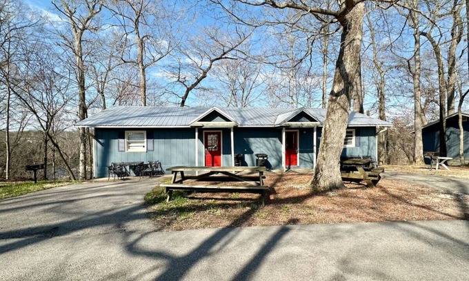 Nancy Cabin | Cottage 14- Lee’s Ford Marina