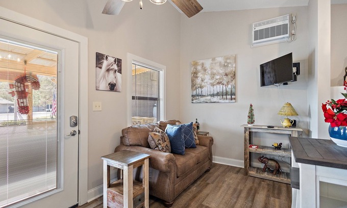 Ridgeland Cottage | Cottage 6 - Hooty's Place
