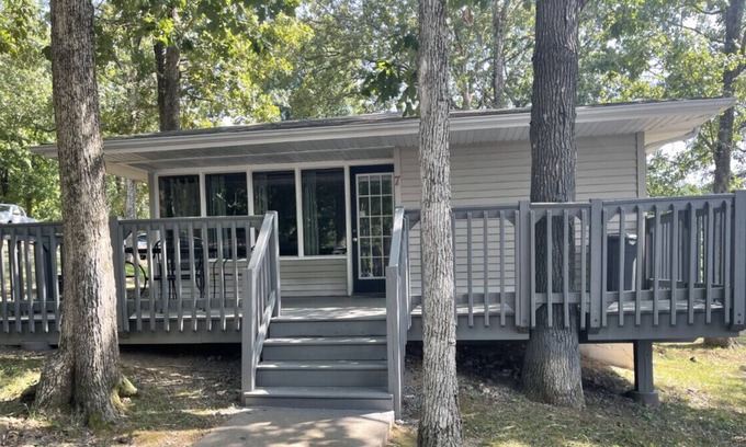 Almo Cabin | Cottage 7 · Lakeview Cottage on Kentucky Lake - Sleeps 4 - Pet Friendly!