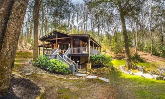 Glenville House | Cottage at Casuarina Lodge - Luxury, Pet Friendly