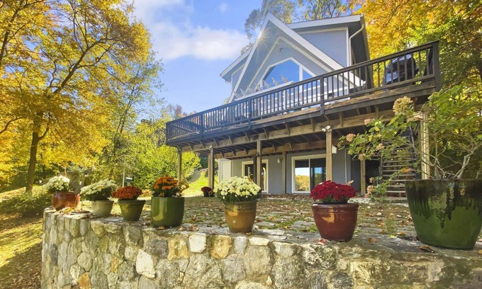 Newtown House | Cottage at Sunny Day- Lakeside, views, kayak, dock