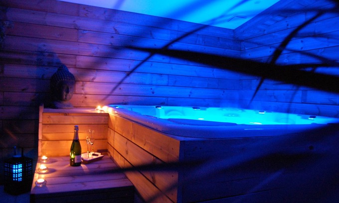 Gemozac House | cottage beautiful night: The Comptoir des Ecoliers