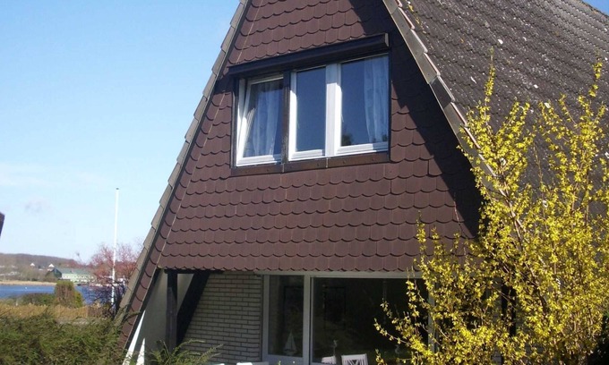 Ruckeberg House | Cottage bunk with Schleiblick