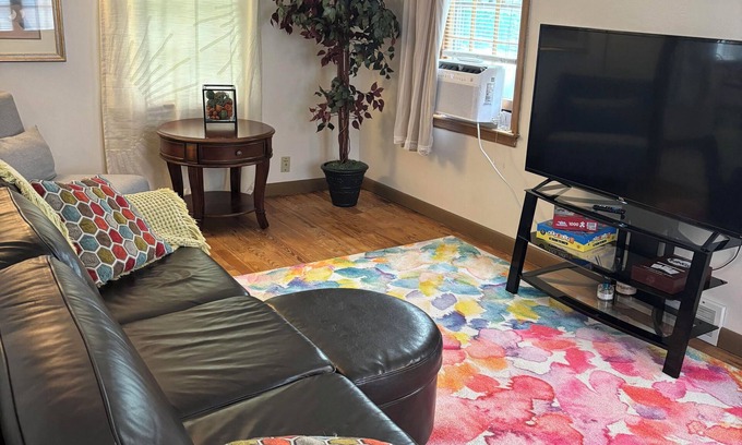 Ames Apartment | Cottage by the Park