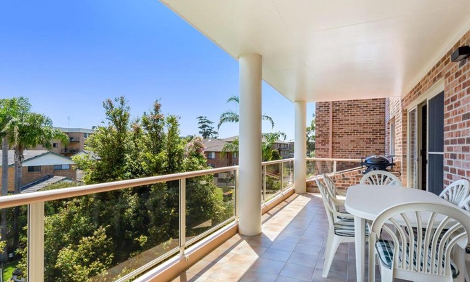 Nelson Bay Apartment | Cottage Court 4 Shoal Bay and Little Beach at your fingertips