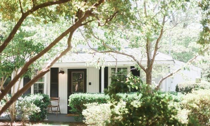 Summerville Historic District Cottage | Cottage Getaway in Historic Summerville