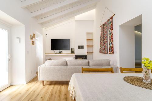 Aljezur House | Cottage in Aljezur- 2 bed ensuite-Casinha da Ivone