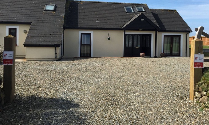Llanrhian Cottage | Cottage In Large Private Grounds/Sea and country Views. Sleeps 12