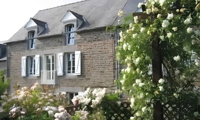 Pleudihen-sur-Rance House | Cottage 'Maison De Charme 18s Proche St-malo' with Private Terrace, Private Garden and Wi-Fi