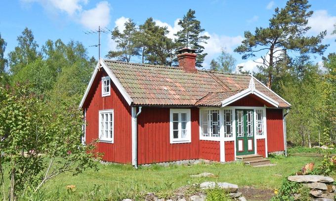 Bolmen Cottage | Cottage near the lake Bolmen, Canoe, Playhouse, sandpit, WiFi, Guesthouse