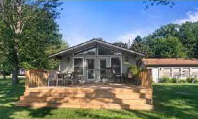Bloomingdale Cottage | Cottage on inlet with waterfront footage and access to North & South Scott Lake!