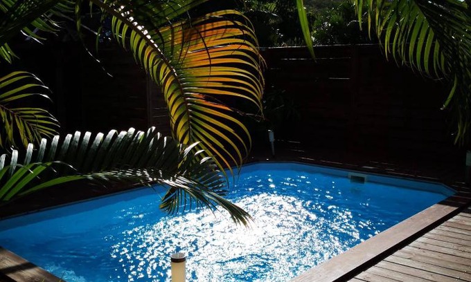 Bas Vent House | Cottage piscine, 3 chambres, 5 min plage, BBQ