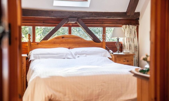 Cromer Cottage | Cottage standard private bathroom The Barn