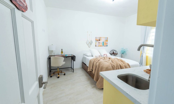 The Valley Apartment | Cottage Sunset – Charming Cozy Space, 5 Minutes to Shoal Bay Beach