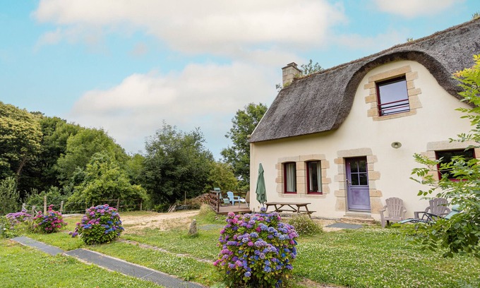 Bono Cottage | Cottage 'Ti Nevez' with Private Terrace, Private Garden and Wi-Fi