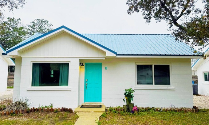Navarre Cottage | Cottage with Beach Access, Sunset Views!