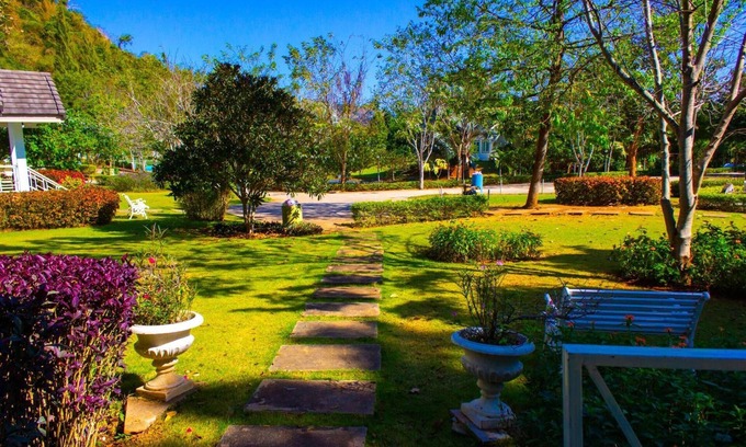 Nong Nam Daeng Hotel | Cottages at Hill Resort