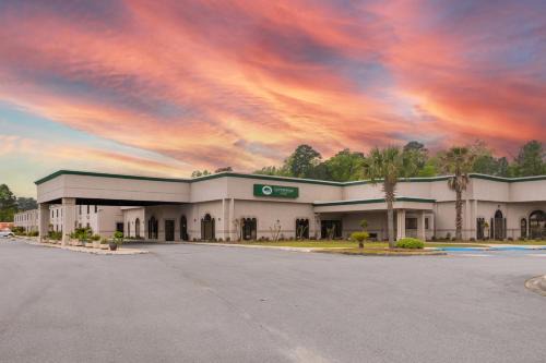 Pooler Hotel | Cottonwood Suites Savannah Hotel & Conference Center