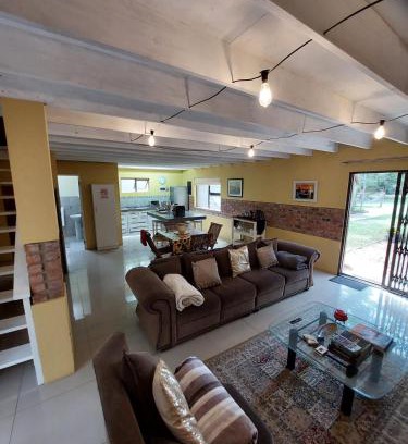 Port Elizabeth Apartment | Country Breez Inn - Port Elizabeth