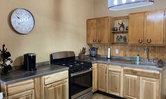 Riverton Cabin | Country Cabin Located In Central Wyoming