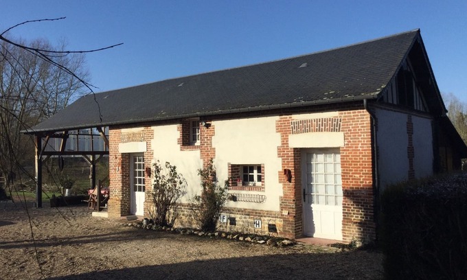 Le Bec-Hellouin Cottage | Country cottage, well equipped for two adults and two children (+ dogs)