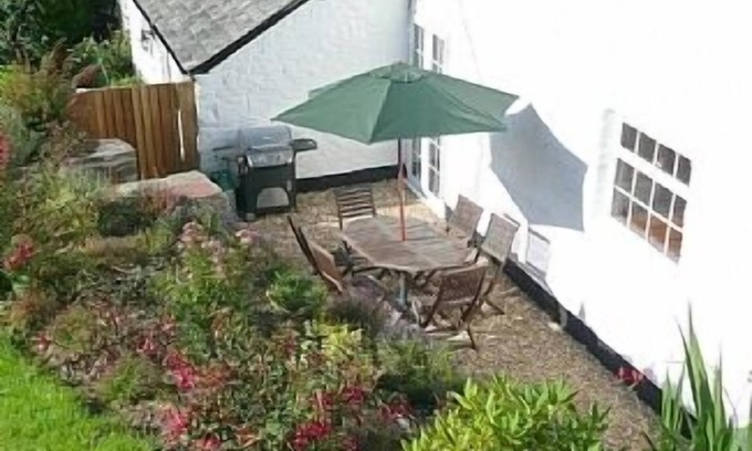 Barnstaple Cottage | Country Cottage, Situated On A Wing Of A 17th Century Farmhouse, 4* Standard