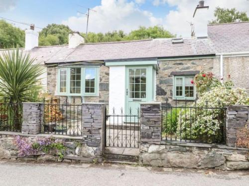 Bangor House | Country Cottage with Hot-Tub and Cosy Log Burner