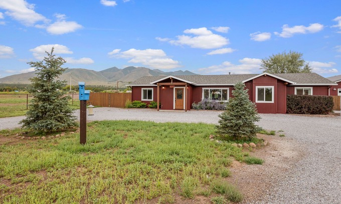 Flagstaff House | Country Home with Mountain Views, 4 Bedrooms, A/C, Allows Pets!