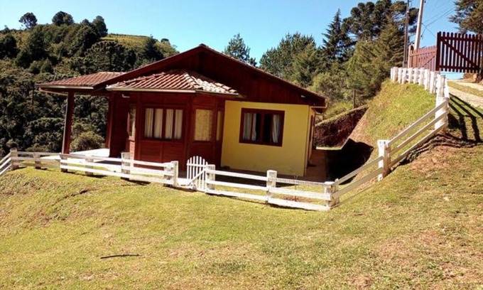 Campos do Jordao Cottage | Country House with Mountain Views. Capivari 15 minutes. Pets Welcome!