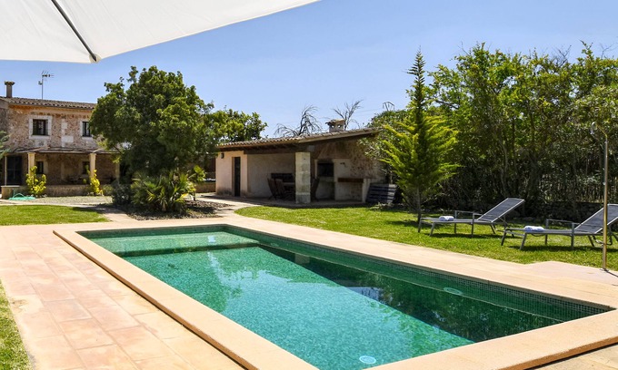 Buger Villa | Country House 'Cadernera' with Private Pool, Wi-Fi and Air Conditioning