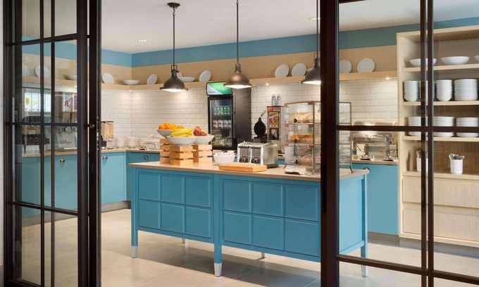 Asheville Hotel | Country Inn & Suites by Radisson Asheville River Arts District