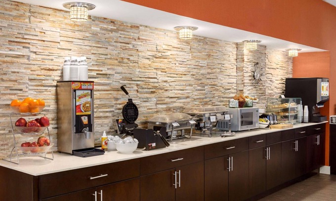 Larkwood Hotel | Country Inn & Suites by Radisson, Nashville Airport, TN