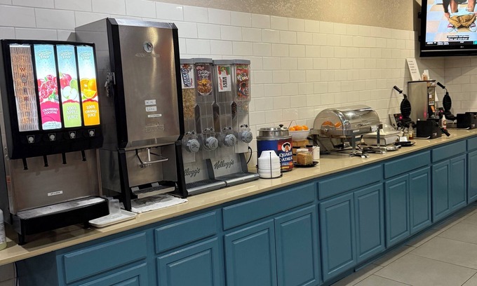 Elgin Hotel | Country Inn & Suites by Radisson, Elgin, IL