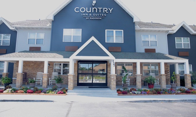 Sparta Hotel | Country Inn & Suites by Radisson, Sparta, WI