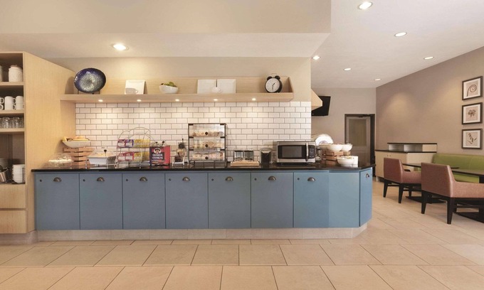 West Newton Hotel | Country Inn & Suites by Radisson, Indianapolis Airport South, IN