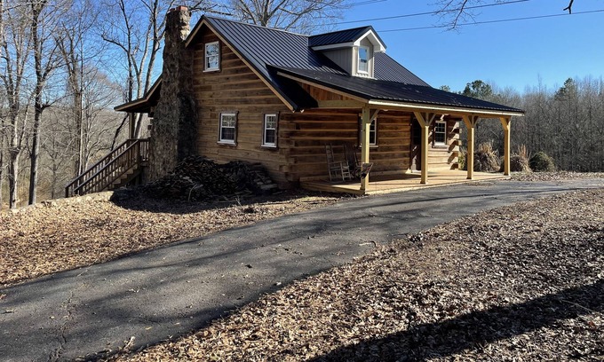 Simpsonville Cabin | Country Log Cabin on The Reedy River