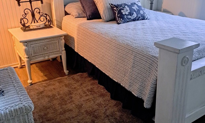 Lake Placid House | Country style 2-bedroom bungalow in Lake Placid with WiFi