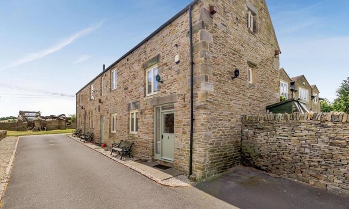 Millthorpe Cottage | Countryside cottage on the edge of the Peak District