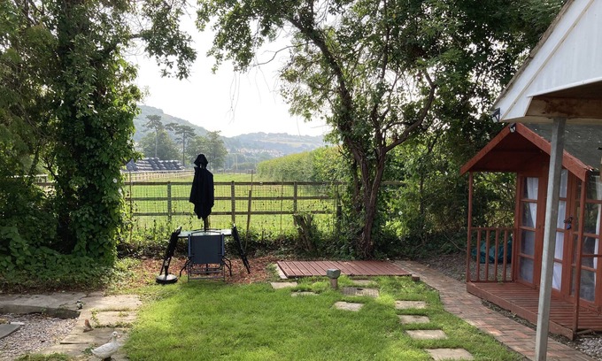 Glanwydden House | Countryside Apartment with private garden | Llandudno | Rhos on Sea