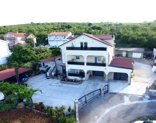 Salatic Apartment | Countryside Studio Apartment Valentina