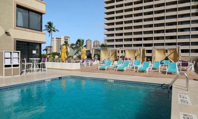 McCully - Moiliili Hotel | Couple Retreat | Room w/Relaxing Waikiki View & Free Daily Hot Breakfast