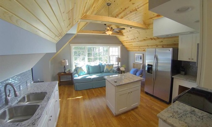 Empire Apartment | Couples Retreat. Perfect getaway with all the amenities.