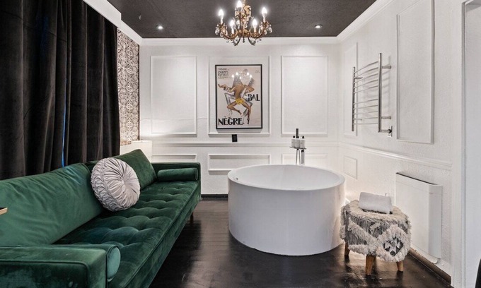 Hough Apartment | Couples Retreat With Jacuzzi Tub