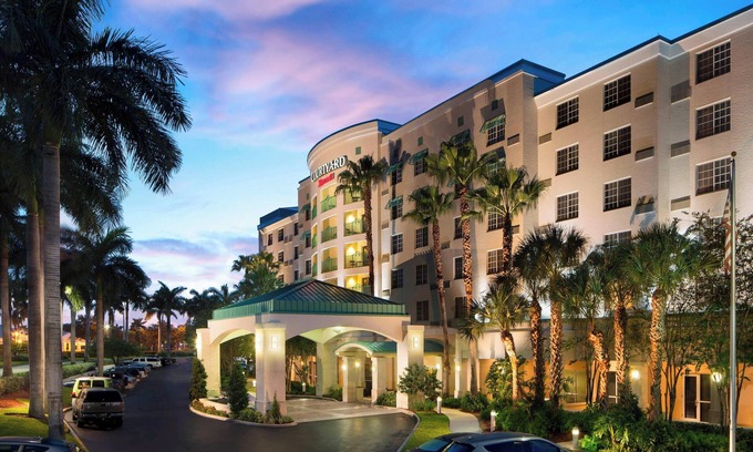 Dania Beach Hotel | Courtyard by Marriott Fort Lauderdale Airport & Cruise Port