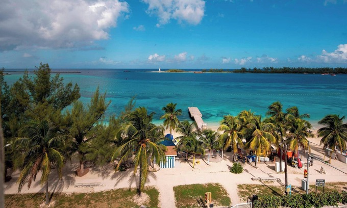 Downtown Nassau Resort | Courtyard by Marriott Nassau Downtown/Junkanoo Beach